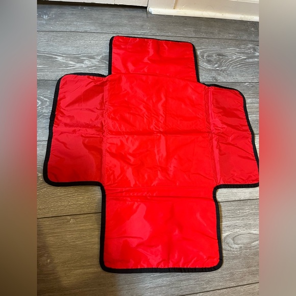 Kate Spade New York extra Large patterned Crossbody Diaper Bag With change mat - Picture 9 of 11